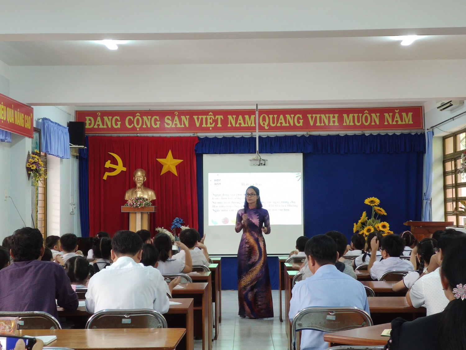 Cô Nguyễn Thị Thúy An trong tiết chuyên đề