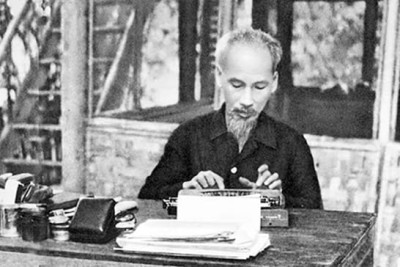 Hồ Chí Minh: "Tôi hiến cả cuộc đời tôi cho dân tộc tôi"