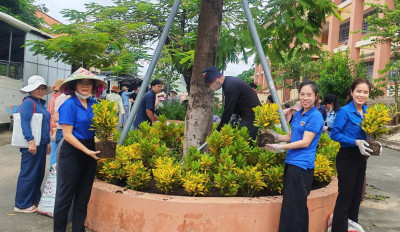 TRƯỜNG TIỂU HỌC NGÔ QUYỀN HƯỞNG ỨNG TRỒNG CÂY XANH NHÂN DỊP KHAI GIẢNG NĂM HỌC 2026–2027