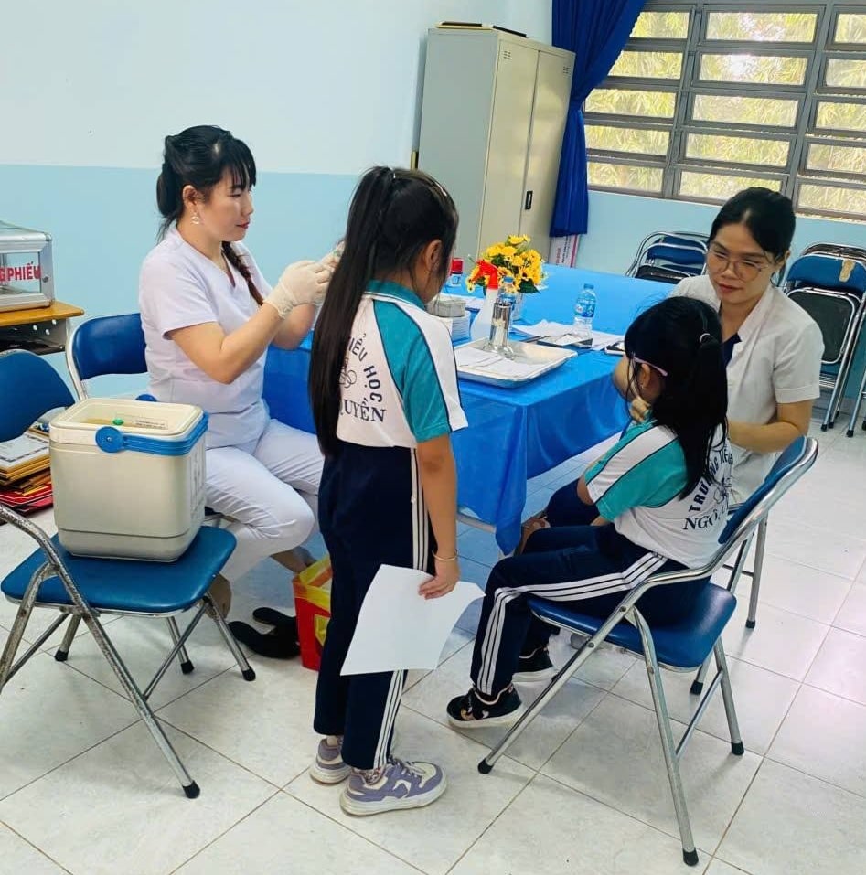 TỔ CHỨC TIÊM VẮC XIN UỐN VÁN – BẠCH HẦU GIẢM LIỀU (TD) DÀNH CHO HỌC SINH LỚP 2 THEO KẾ HOẠCH TIÊM CHỦNG NĂM 2025 - “AN TOÀN – CHU ĐÁO – HIỆU QUẢ”