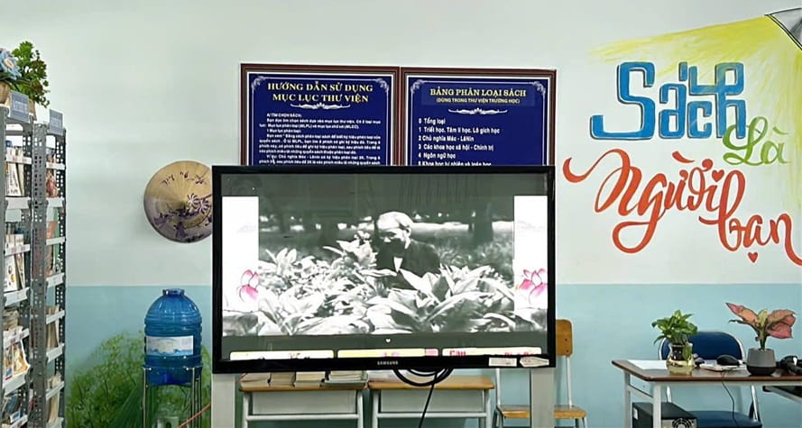 SÔI NỔI PHONG TRÀO “ĐỌC SÁCH, BÁO TRONG GIỜ RA CHƠI” TẠI TRƯỜNG TIỂU HỌC NGÔ QUYỀN