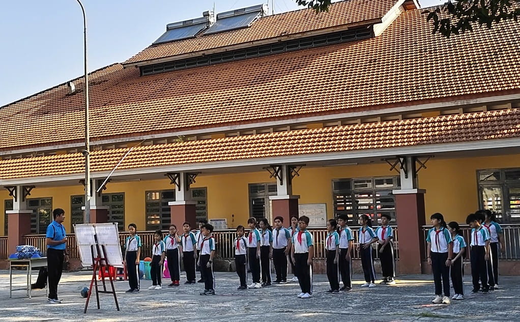 CHUYÊN ĐỀ GIÁO DỤC THỂ CHẤT: DẠY HỌC BÓNG ĐÁ THEO HƯỚNG PHÁT TRIỂN NĂNG LỰC HỌC SINH TẠI TRƯỜNG TIỂU HỌC NGÔ QUYỀN