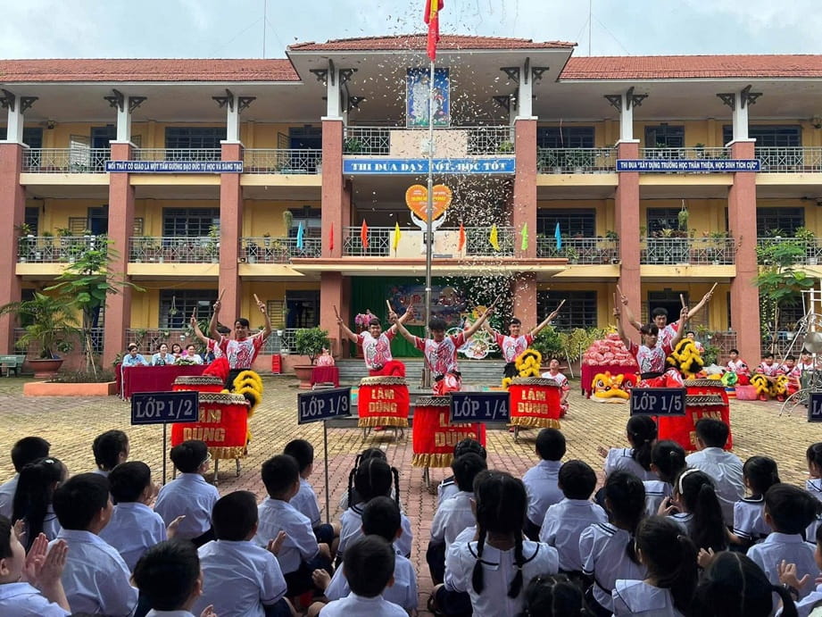 RỘN RÀNG SẮC MÀU TRUNG THU 2026 TẠI TRƯỜNG TIỂU HỌC NGÔ QUYỀN